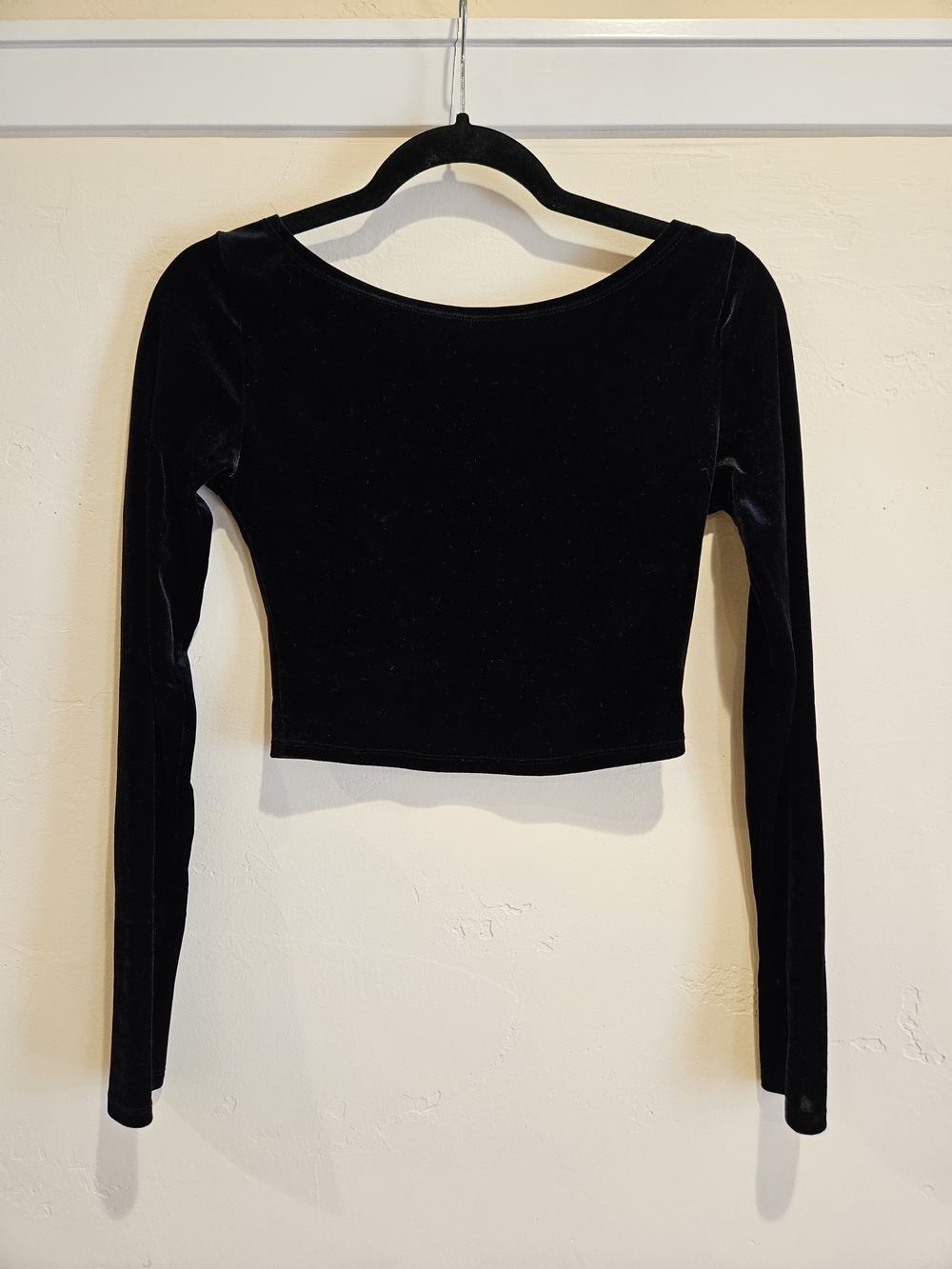 Kimchi Blue Black Velvet Long Sleeve Crop Top